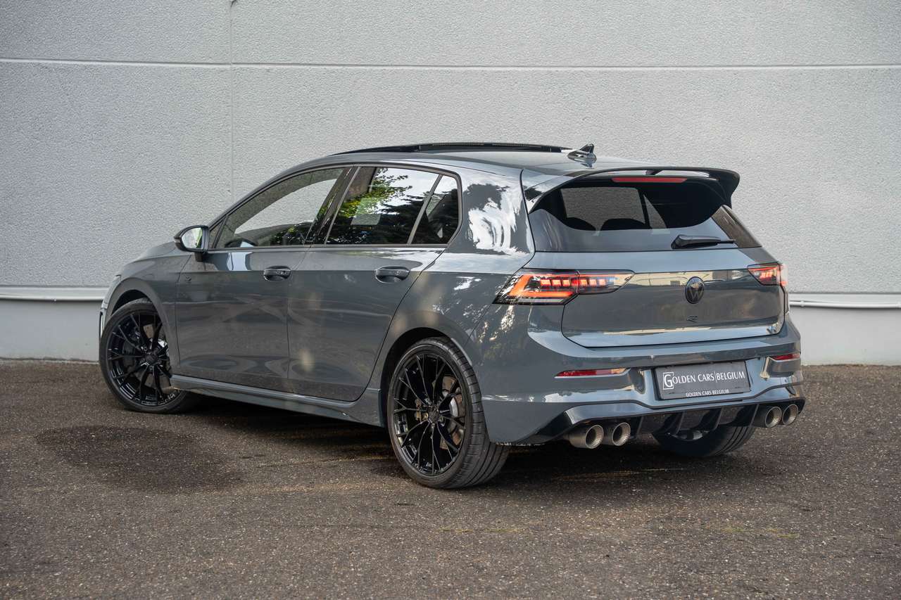 Volkswagen Golf R 4MOTION 'Black Edition' PANO/MATRIX/AKRAPOVIC/ACC/CAMERA/H&K/19" — foto 6 van 25