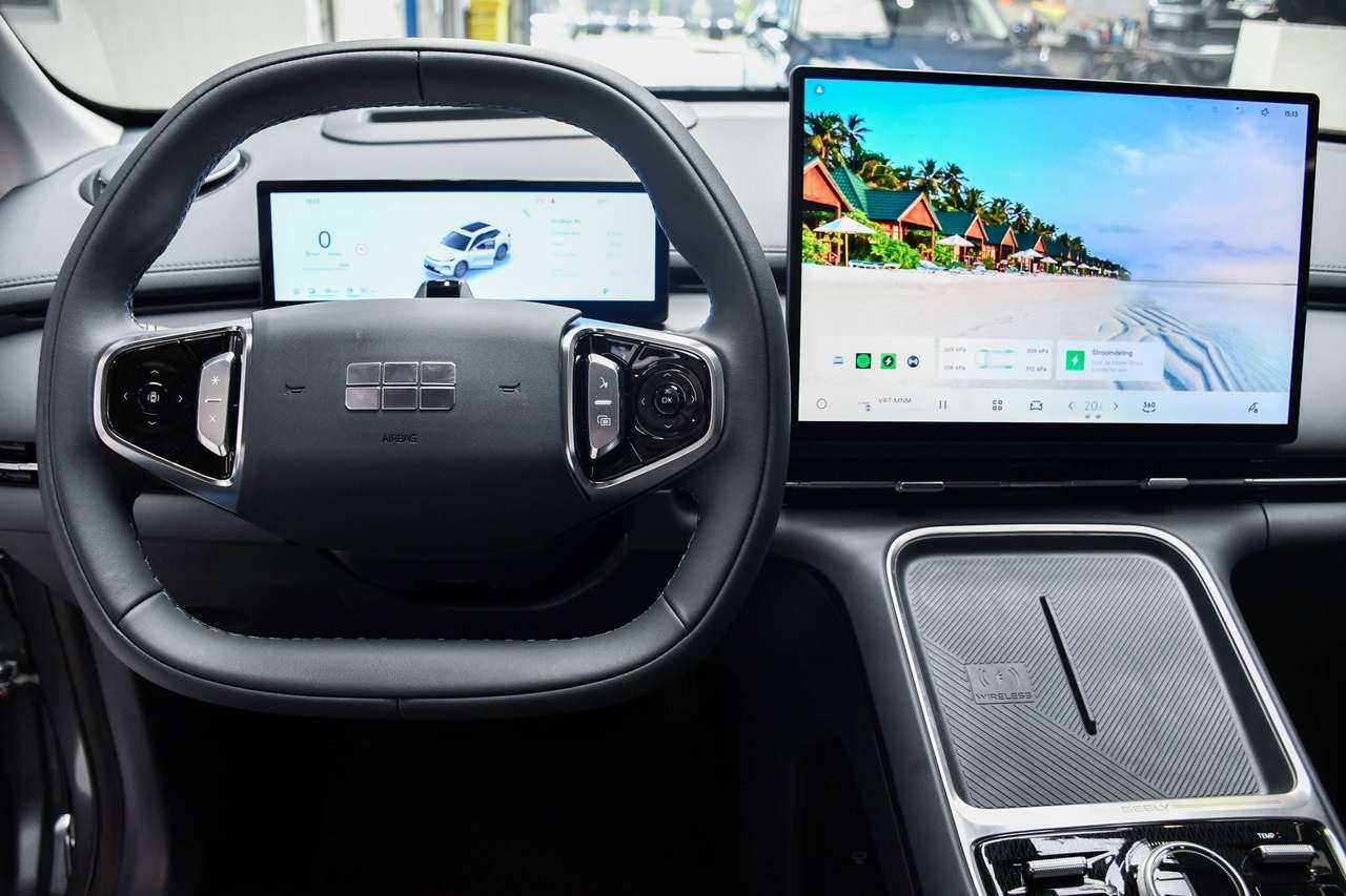 Geely Starray EM-i Pro+ 83km NIEUW - NAVIGATIE / OPEN PANO-DAK / LEDER / CAMERA / ACC / BLIS / PDC — foto 10 van 22