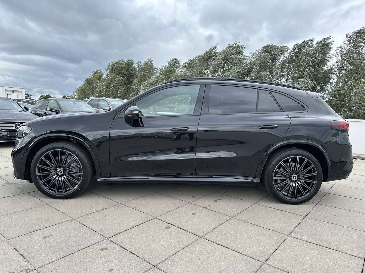 Mercedes-Benz GLC 400 4MATIC ELECTRIC AMG Line Distronic Trekhaak Nightpakket Pano Dak — foto 4 van 19