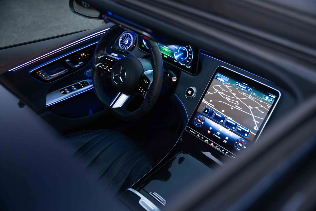 Mercedes-Benz EQE 350 4M AMG SOH98%/PANO/DIGILED/AIRMATIC/BURMESTER/360° — foto 11 van 25