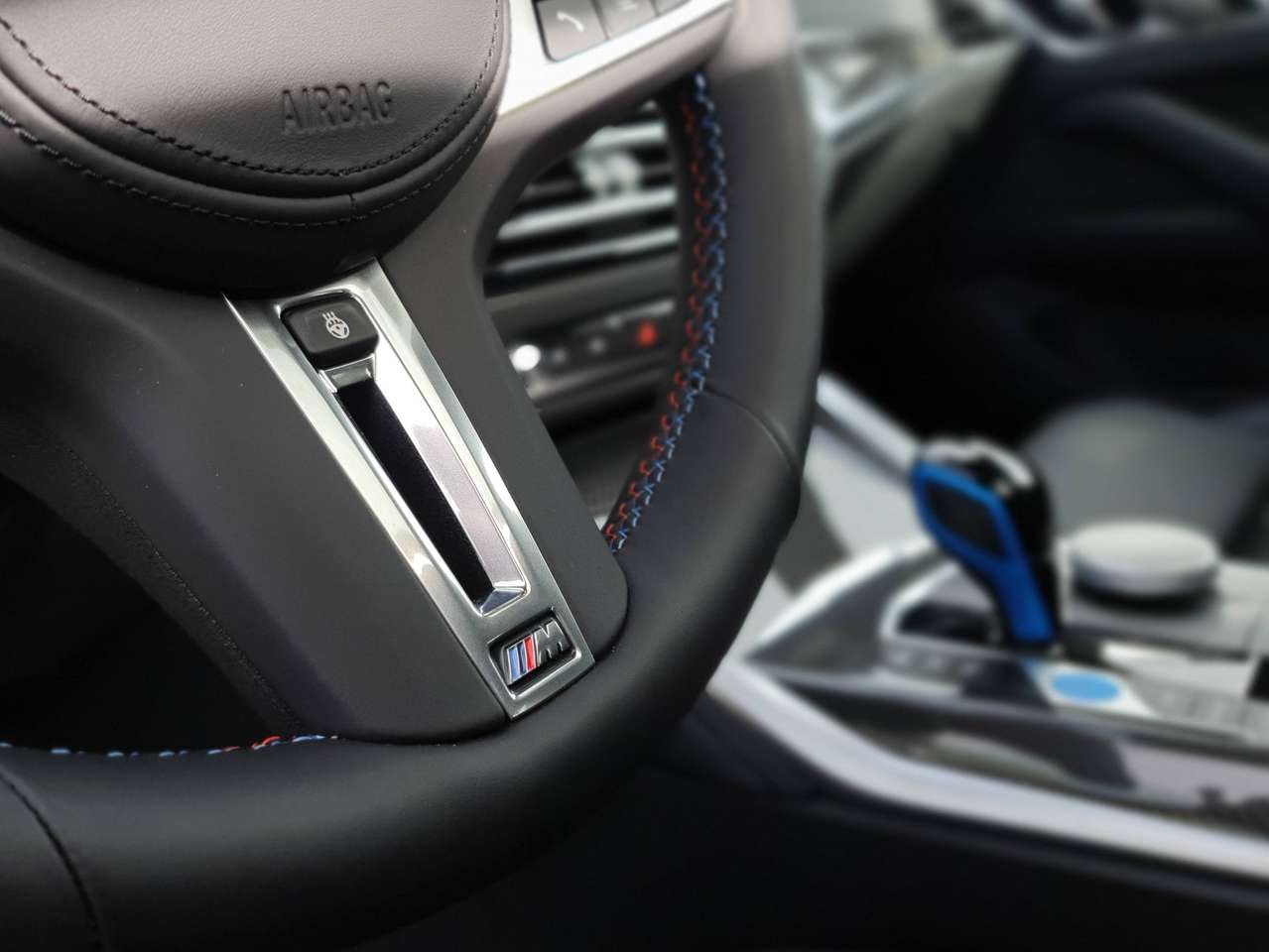 BMW i4 M50 xDrive 544pk 83kWh M-Sport - individual - Laser lights - Pano - trekhaak - SOH 99,2% — foto 19 van 24