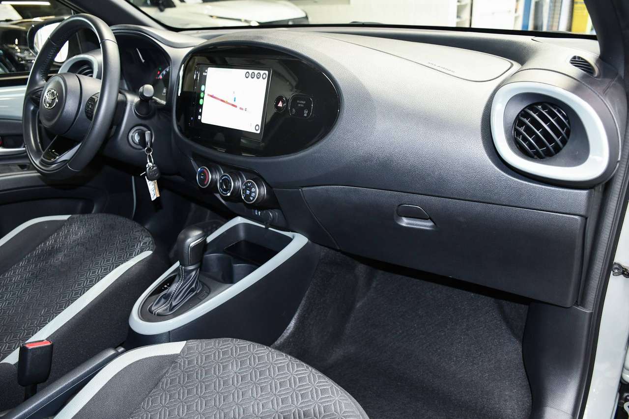 Toyota Aygo X Aygo X Air-Pulse + Tech Pack - NAVIGATIE VIA SMARTLINK / CAMERA / ACC / AIRCO — foto 7 van 18