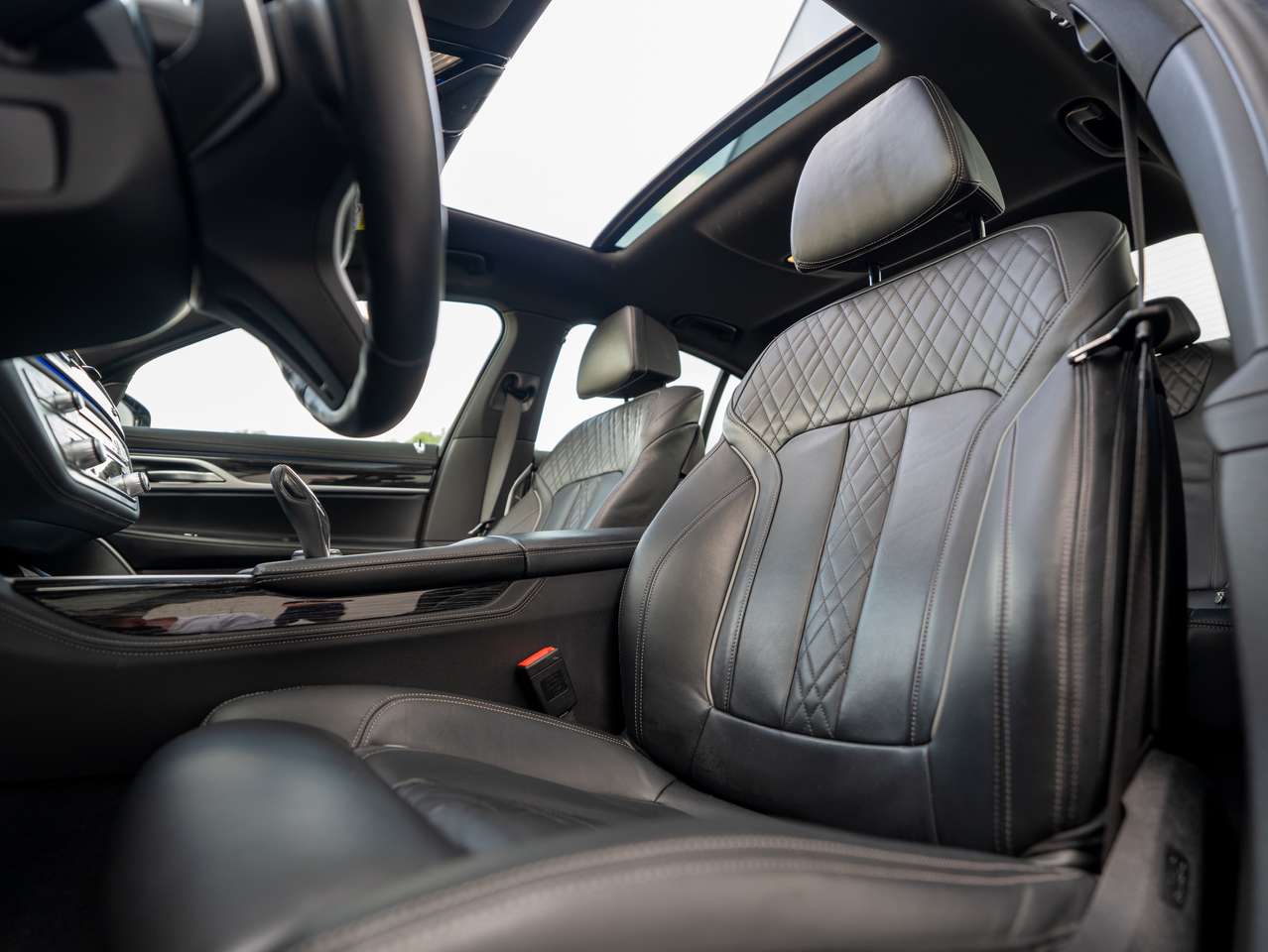 BMW 745 BTW-WAGEN/CARBON CORE EDITION/FULL BMW SERVICE/12M GARANTIE — foto 24 van 25