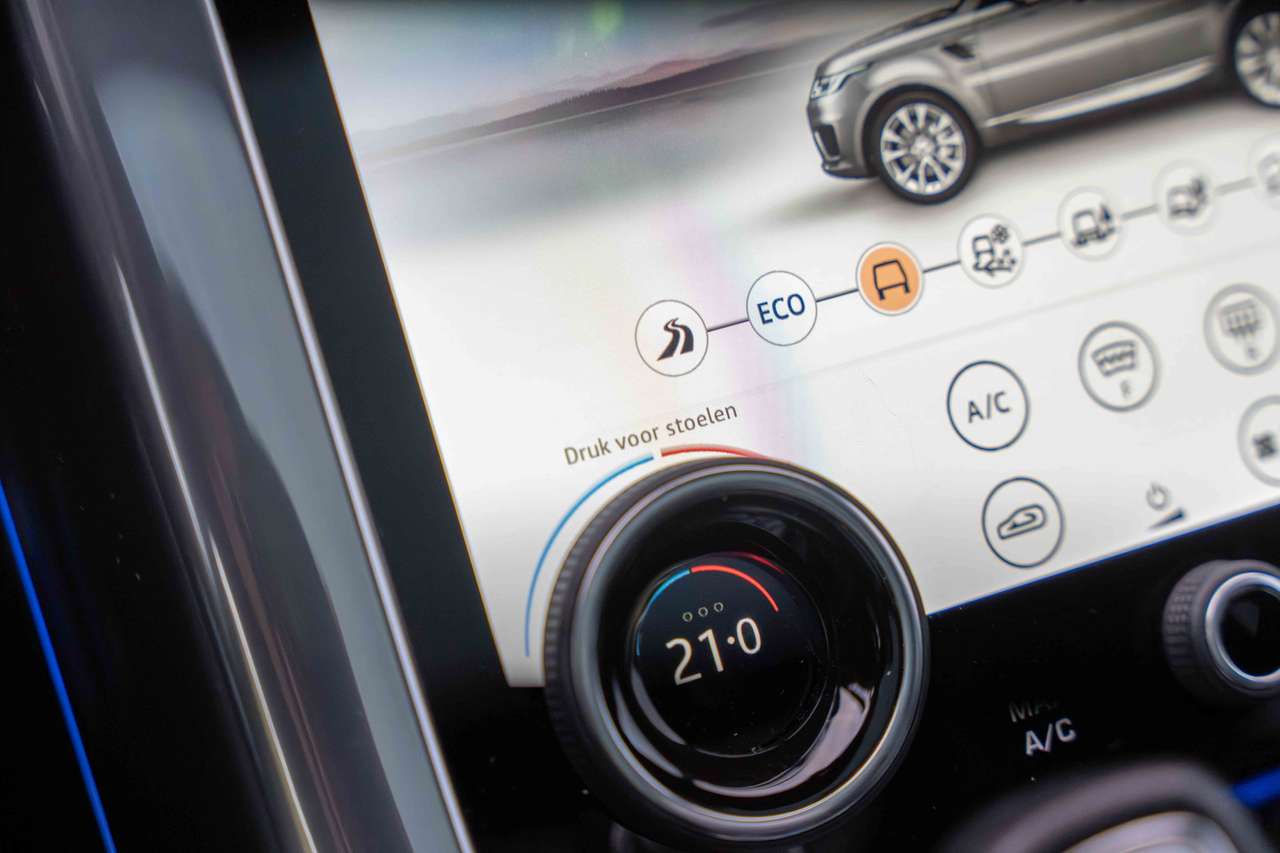 Land Rover Range Rover Sport V8 SVR Carbon Edition LED/PANO/LICHTEVRACHT/MERIDIAN/LUCHTV./ACC/AMBIENTE/TREKHAAK — foto 18 van 25