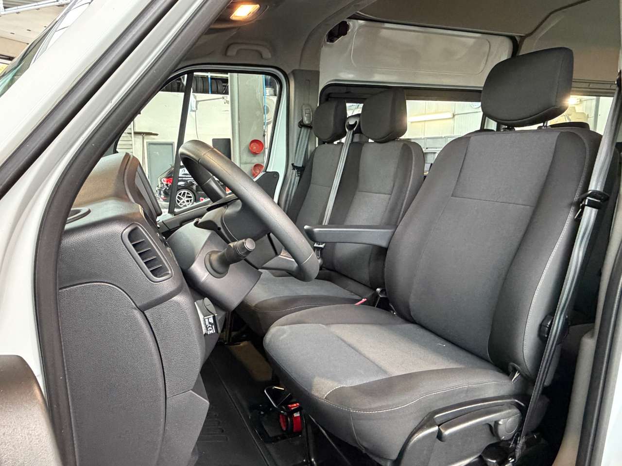 Renault Master 2.3 dCi 35 L2H2 met 9 plaatsen — foto 8 van 16