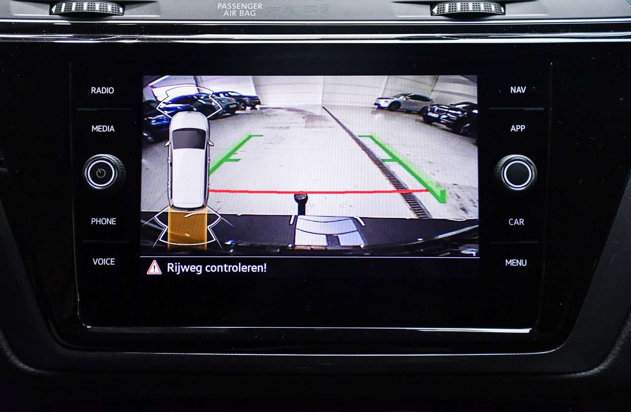 Volkswagen Touran Touran 1.5 TSI R-Line 7pl DSG - NAVIGATIE / TREKHAAK / CAMERA / SMARTLINK / BLIS / ACC / PDC — foto 10 van 22