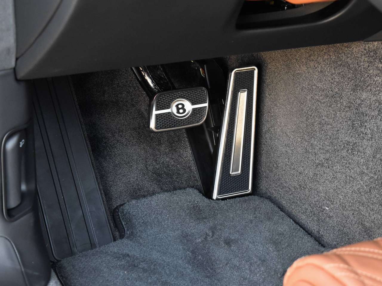 Bentley Continental GT 4.0 V8 PHEV | AZURE SPEC. | 550km/ NIEUW — foto 21 van 25