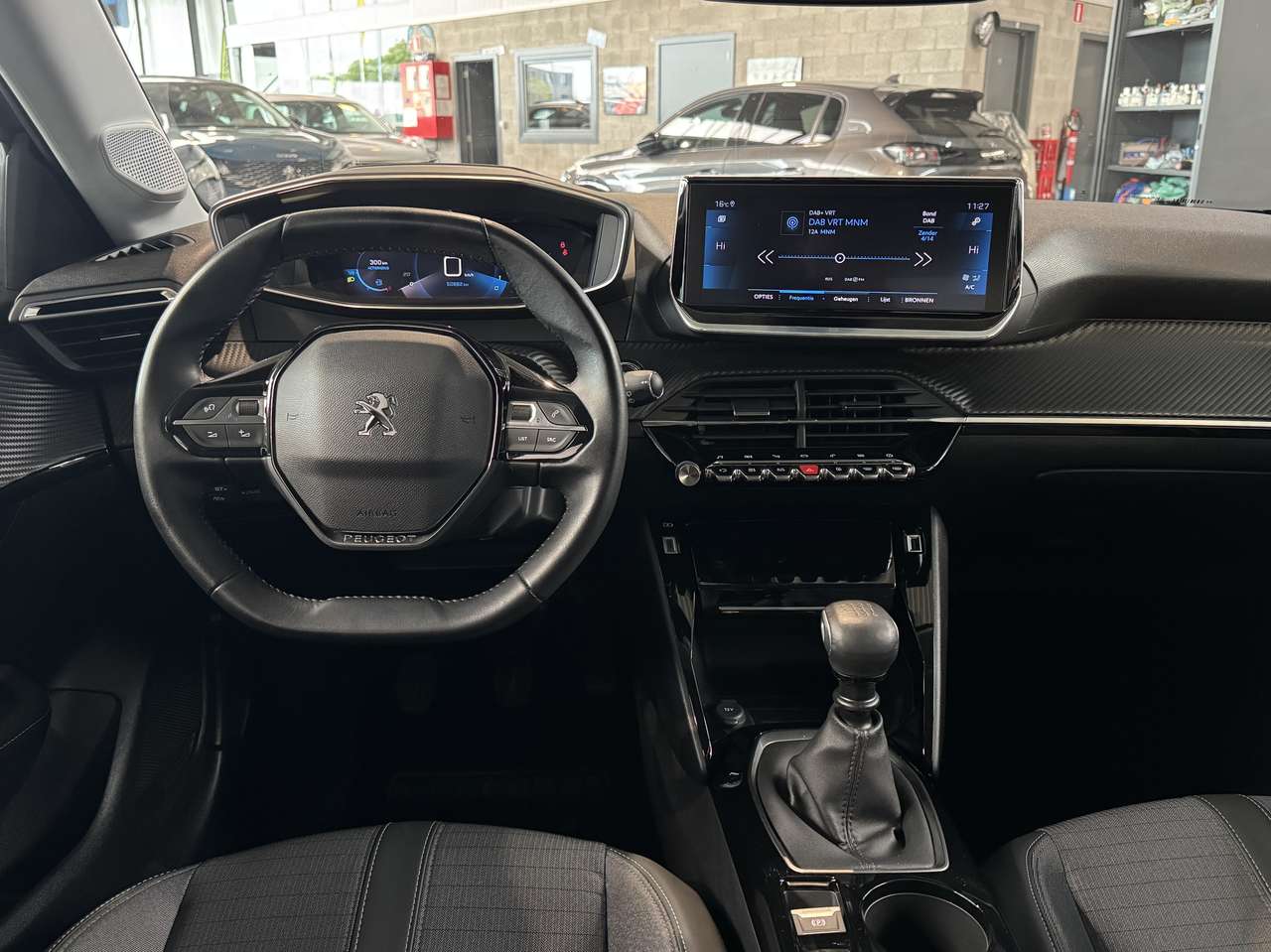 Peugeot 208 1.2i PureTech — foto 9 van 15