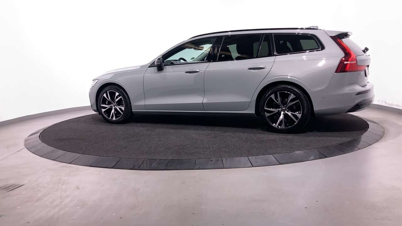 Volvo V60 B4 PLUS DARK + HK + 360° + 18” — foto 8 van 25