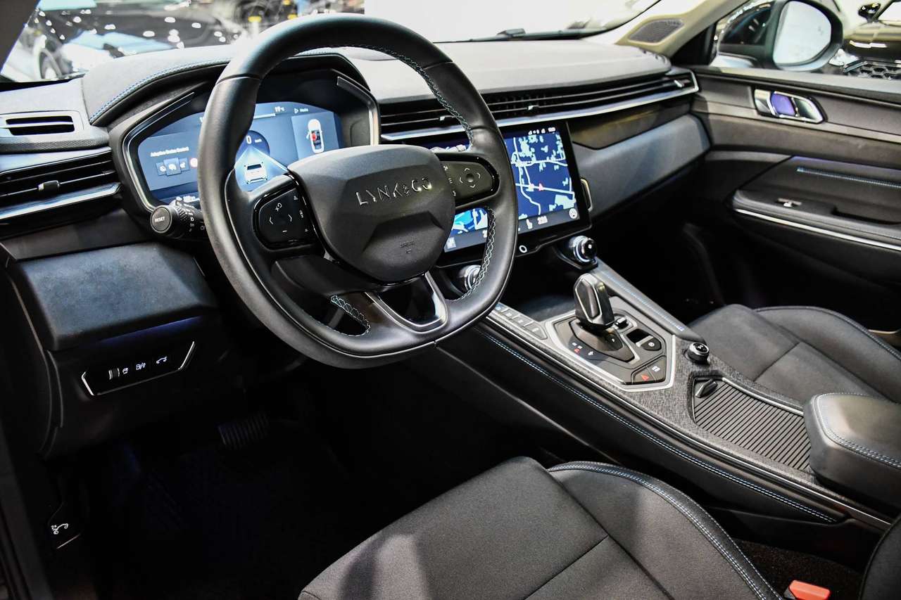 Lynk & Co 01 01 PHEV 1.5 Turbo - NAVIGATIE / OPEN-PANODAK / SMARTLINK / CAMERA / ACC / PDC — foto 7 van 17