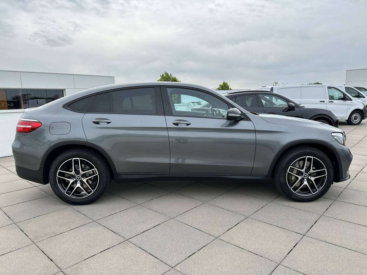 Mercedes-Benz GLC 250 D 4-Matic COUPE  AMG pakket Schuifdak Luchtvering 360° Night Full!!! — foto 4 van 19