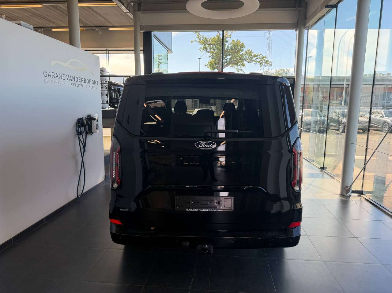 Ford Tourneo Custom TITANIUM X PHEV NIEUW 8ZIT — foto 4 van 21