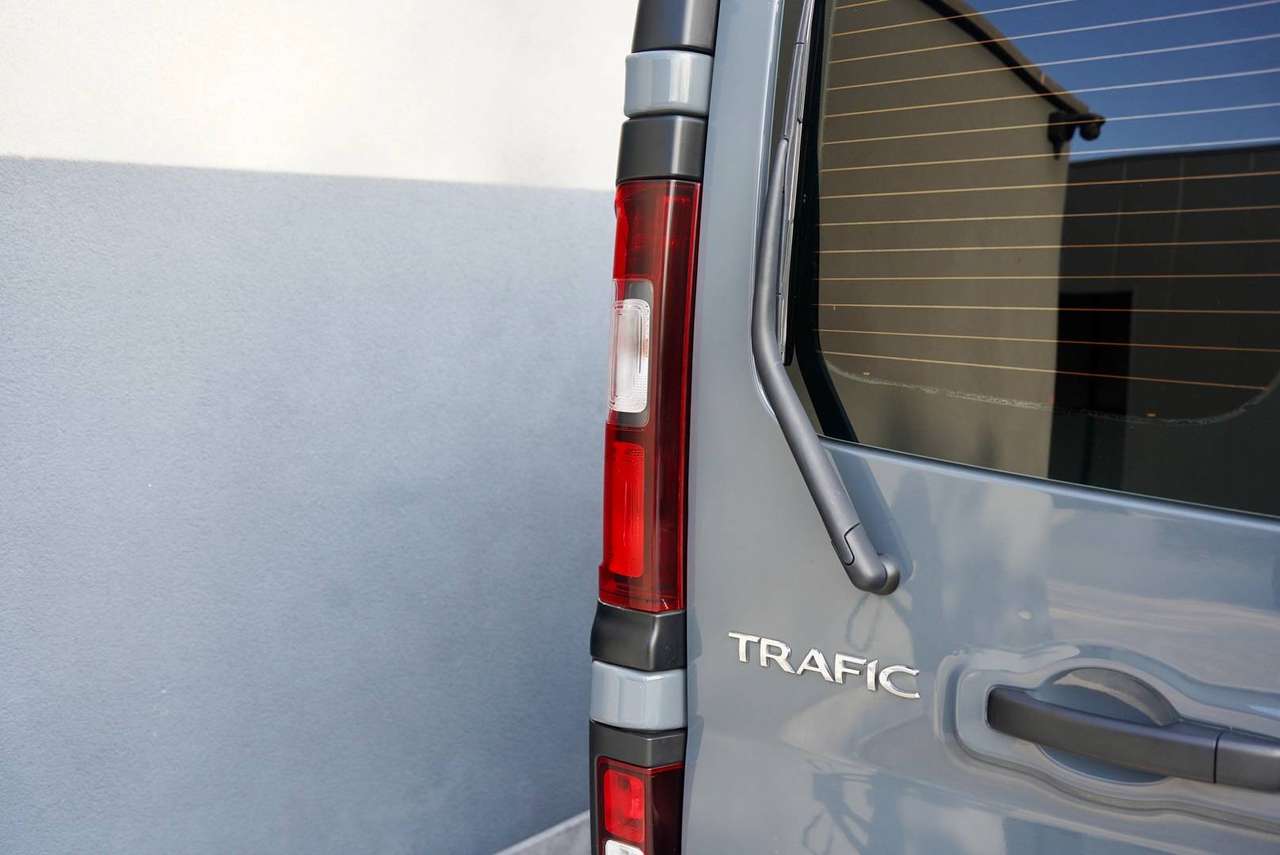 Renault Trafic 2.0 dCi 29 6 plaatsen lichte vracht — foto 8 van 25