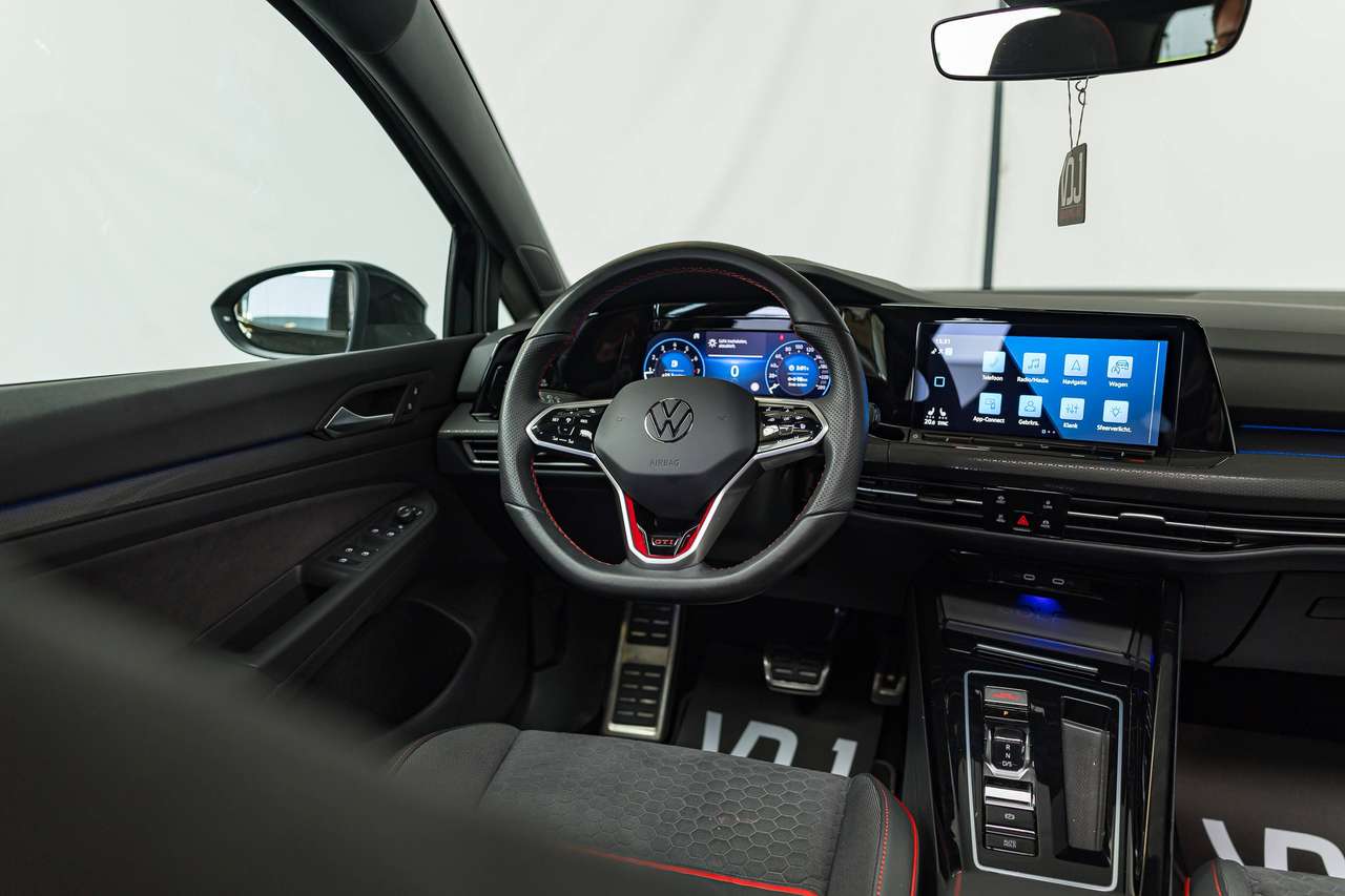 Volkswagen Golf GTI CLUBSPORT|AKRAPOVIC|PANO|IQLIGHTS|ALCANTARA|HEATEDSEATS|KEYLESS|ACC|LA|GARANTIE| — foto 20 van 25