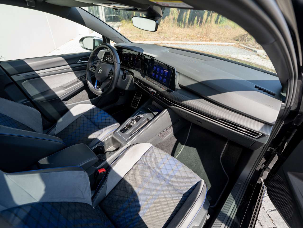 Volkswagen Golf R Golf 8 R - PANO/PERFORMANCE PACK/IQ-LIGHT/BLACKSTYLE/ZETELVERWARMING/DRIFT MODUS — foto 13 van 25