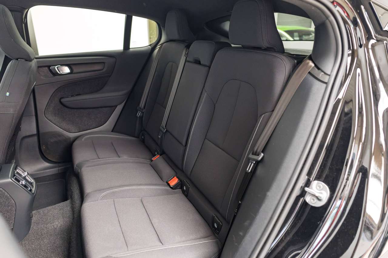 Volvo C40 C40 69 kWh RECHARGE CORE|GARANTIE|ZETELVERW.|HIGH PERF. AUDIO|BLUETOOTH|ACC|LA|CAMERA| — foto 14 van 25