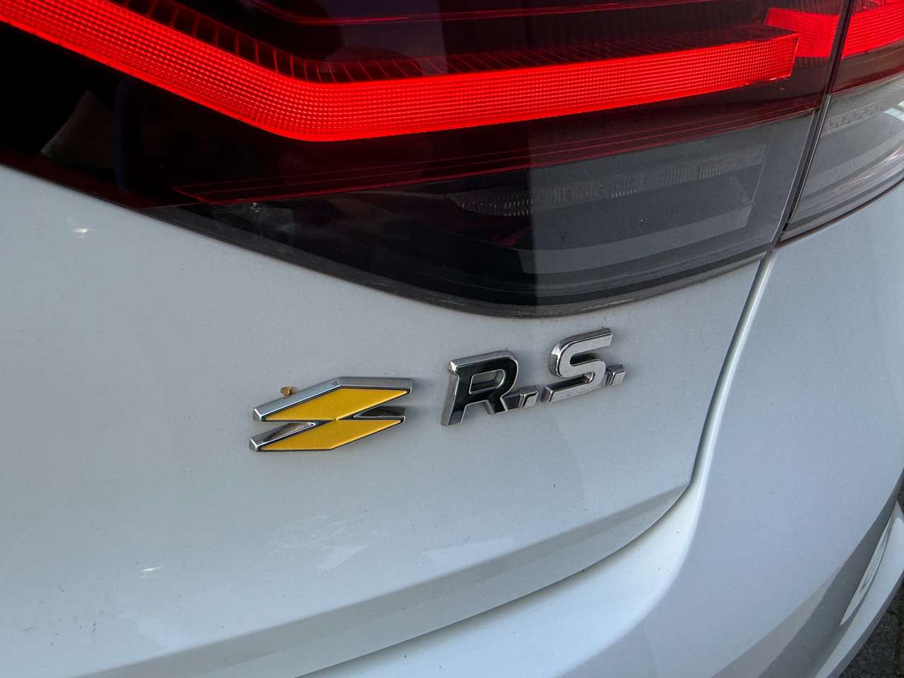 Renault Megane 1.8 TCe R.S. 300 Ultimate EDC — foto 7 van 22