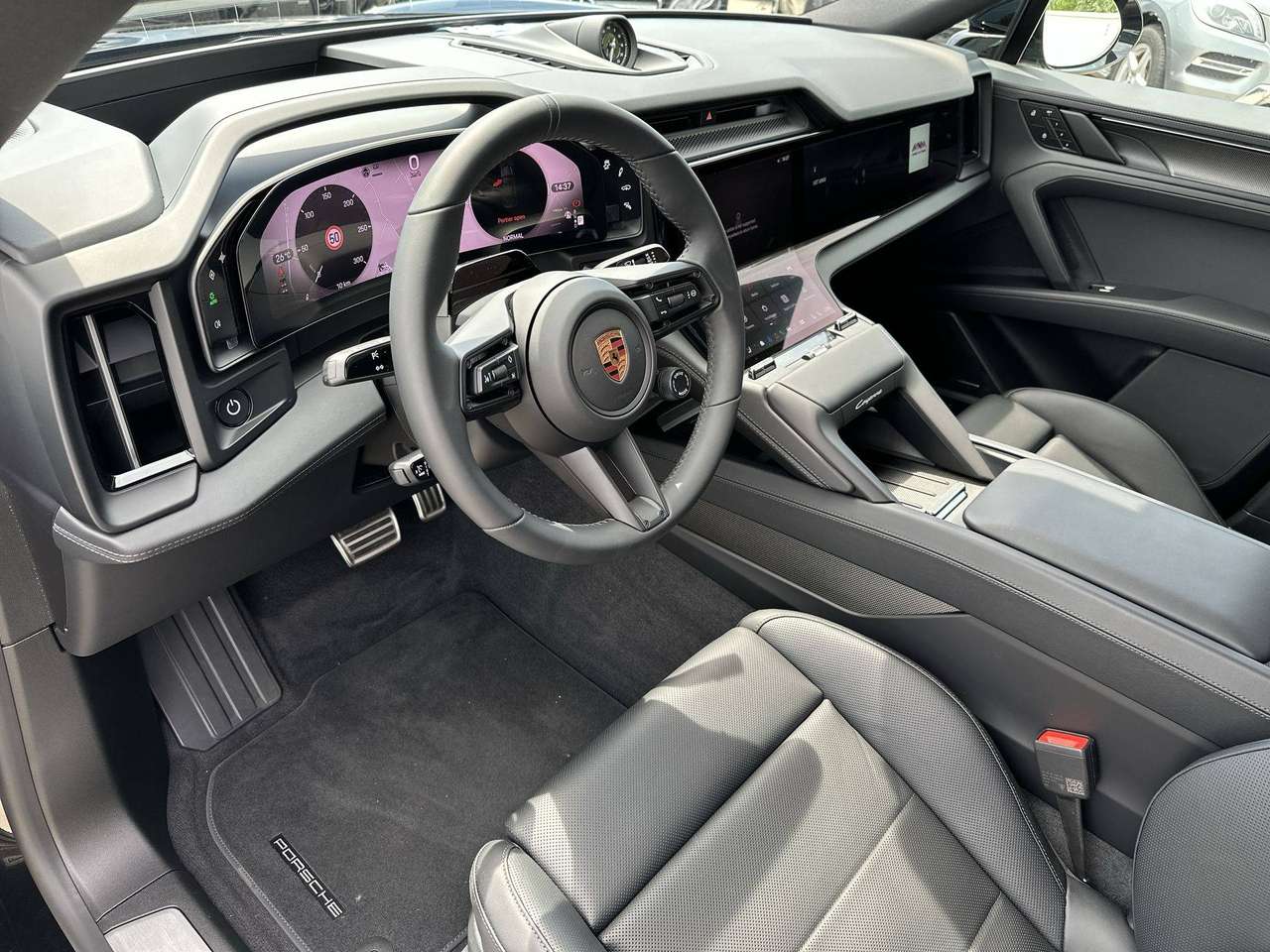 Porsche Cayenne Coupe ELECTRIC Trekhaak  adaptive Sportdesign 22" — foto 11 van 19