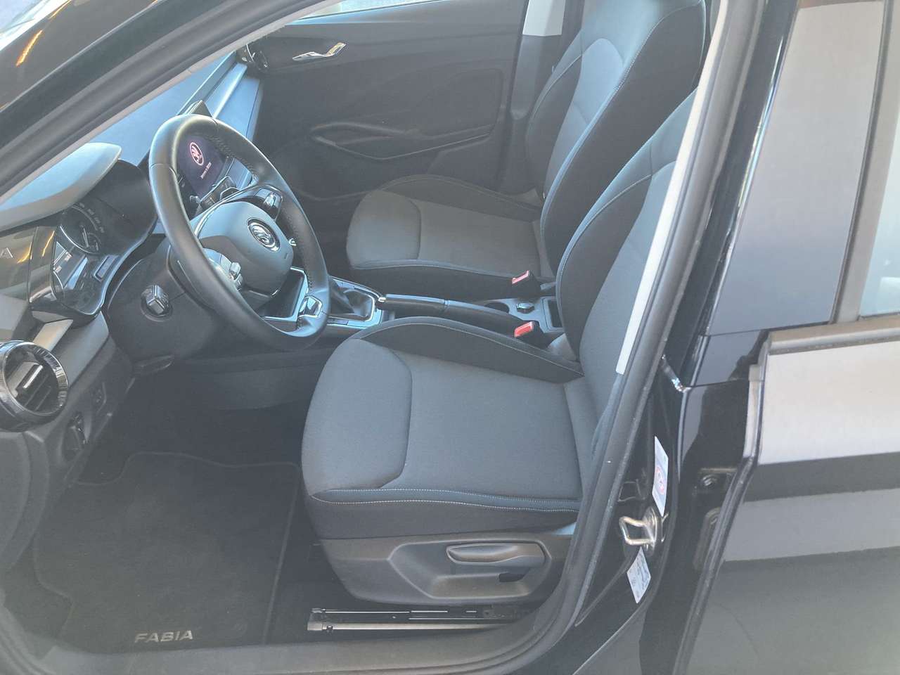 Skoda Fabia 1.0TSI BENZINE  AUTOMAAT MET SLECHTS 17000KM!!!!! — foto 10 van 23