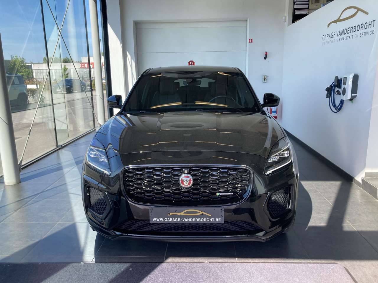 Jaguar E-Pace R-DYNAMIC PLUG IN HYBRIDE AWD AUTOMAAT+TAL VAN OPTIES — foto 2 van 18