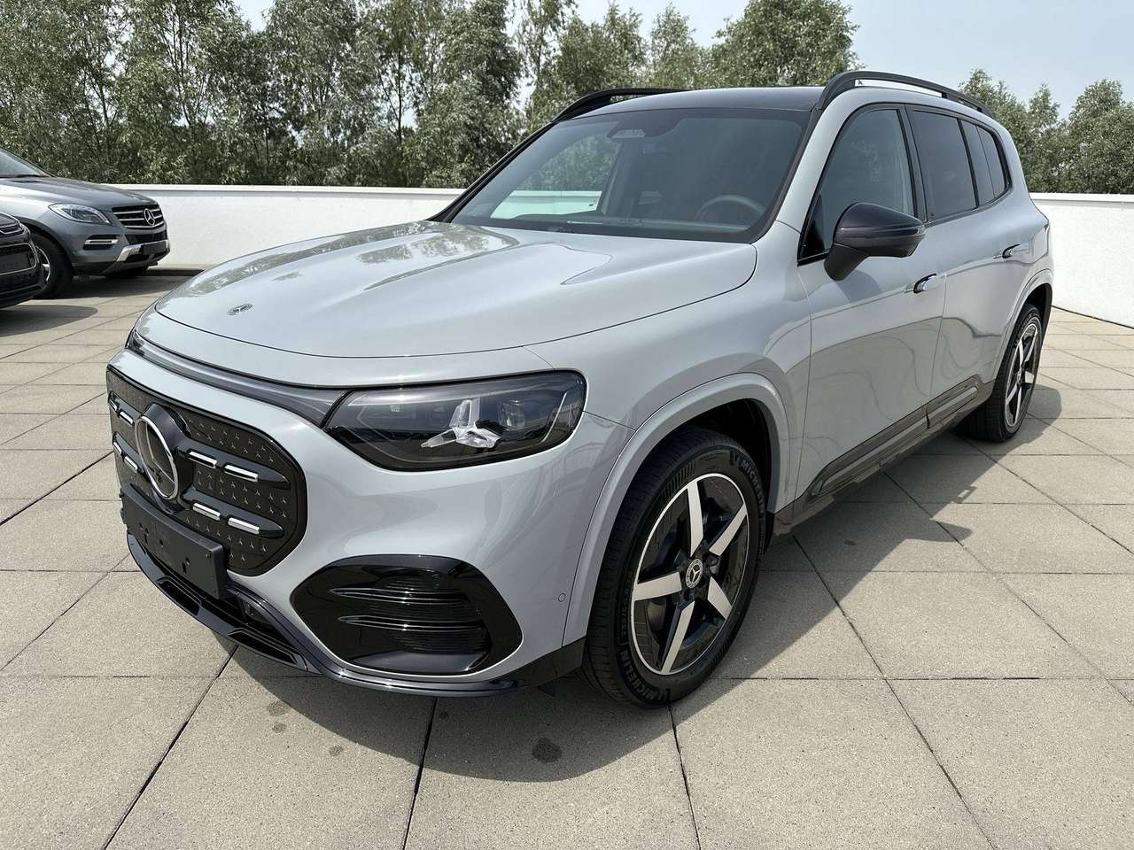 Mercedes-Benz GLB 250 + AMG LINE Electric Pano dak Memory Burmester 19" AMG — foto 2 van 19