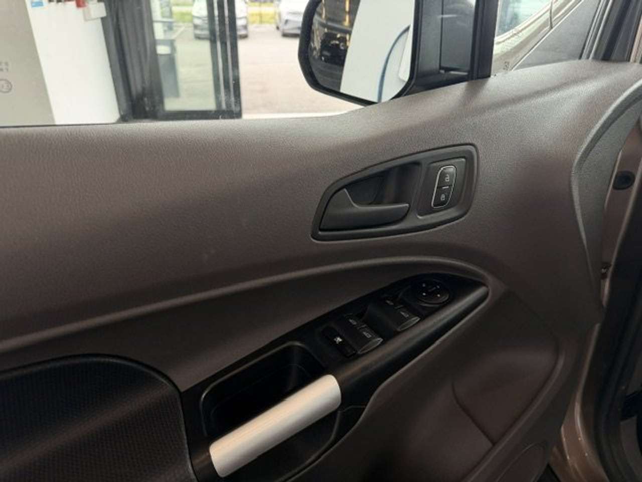 Ford Tourneo Connect TITANIUM BENZINE NAVIGATIE — foto 23 van 24