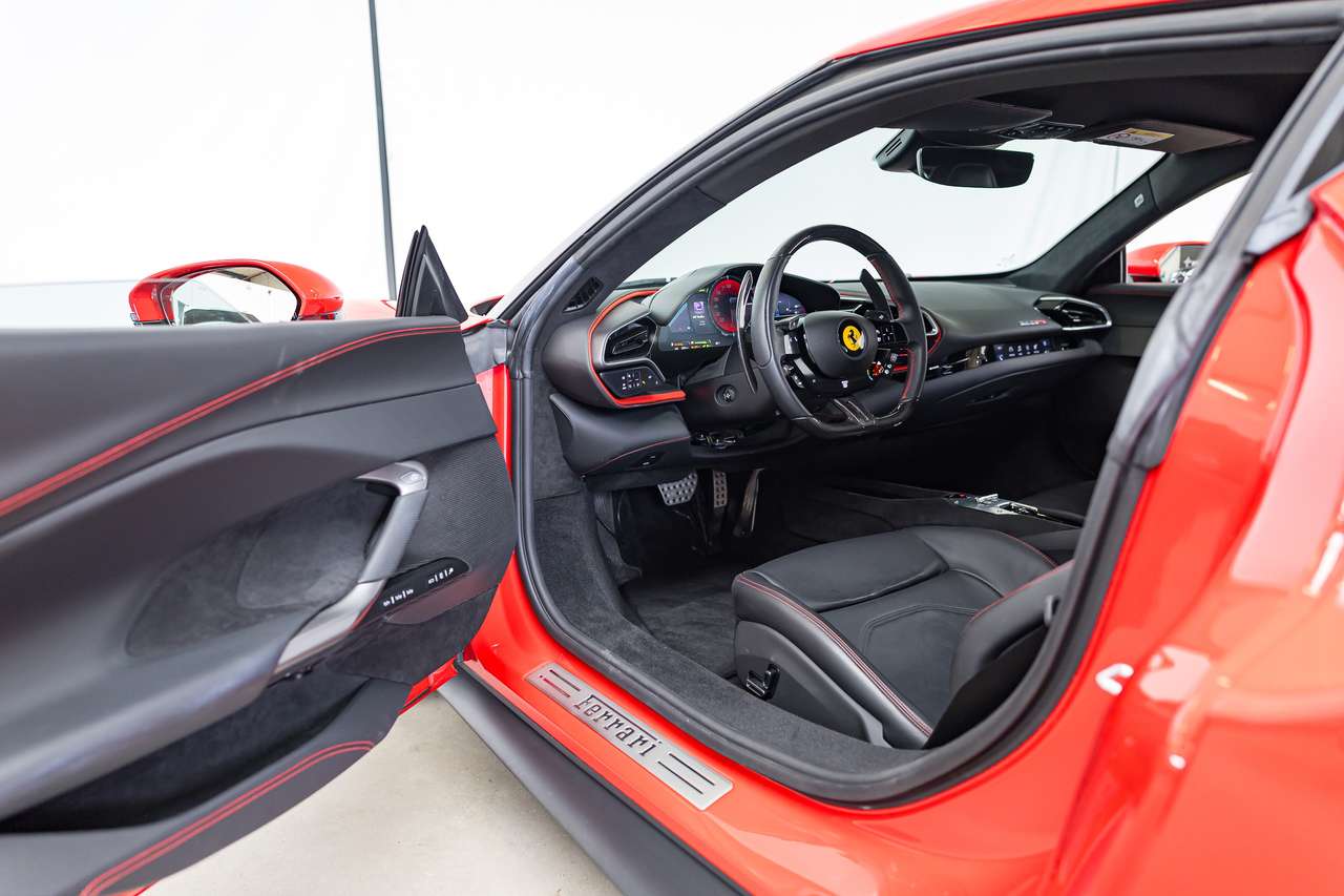Ferrari 296 GTB FULL PPF|FREE FERRARI SERVICE UNTIL 2029|FRONT LIFT|CARBON STEERING WHEEL|CARBON DETAILS|CAMERA|ELECTRIC-SEATS|LA| — foto 19 van 25