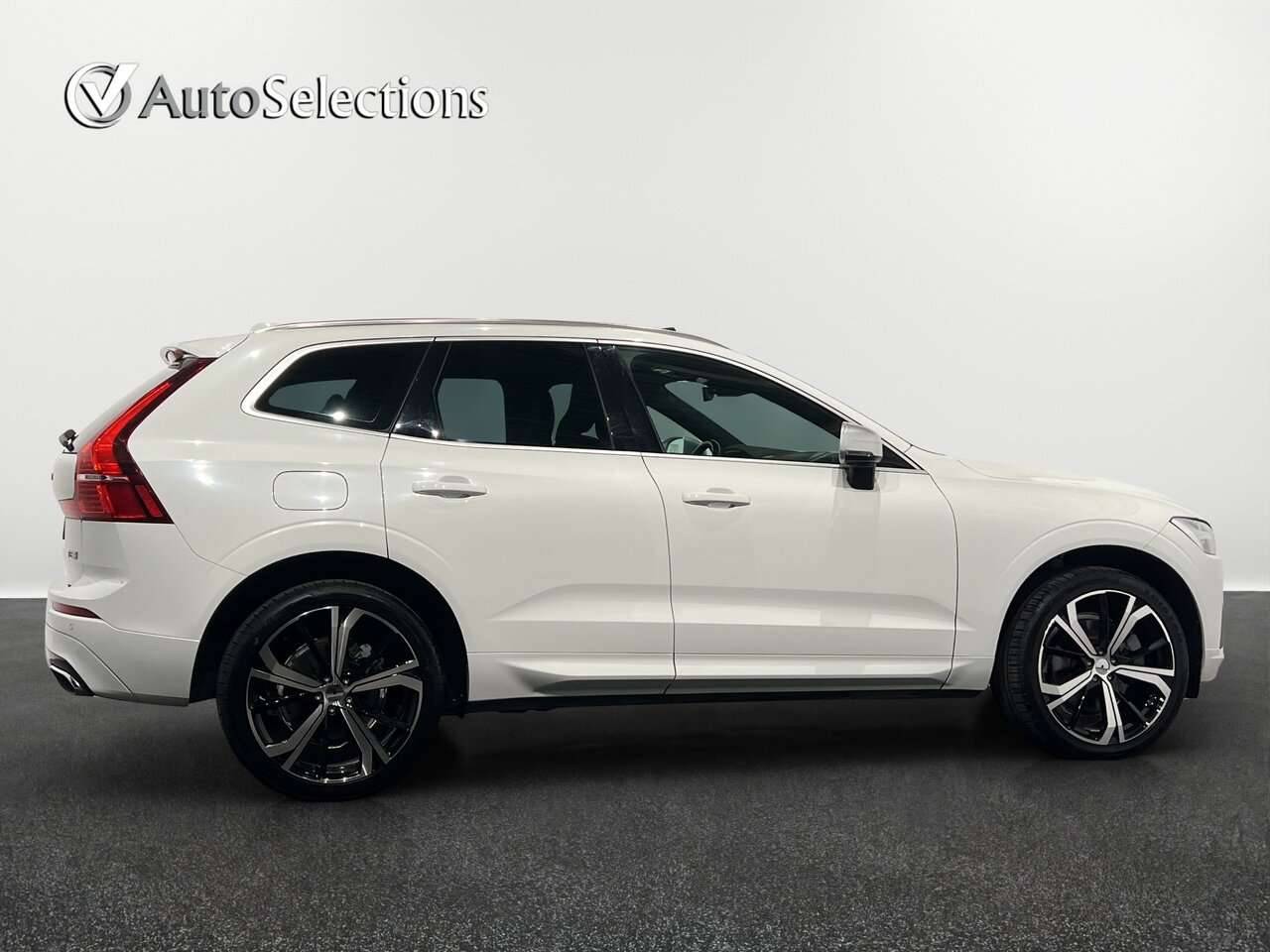 Volvo XC60 T8 AWD Recharge Plug in/R design/Safety pack — foto 7 van 16