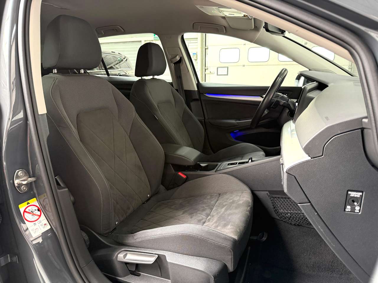 Volkswagen Golf 1.5 eTSI Life DSG LED*NAVI*PDC*CARPLAY*CAMERA*ACC*ALCANTRARA — foto 13 van 25