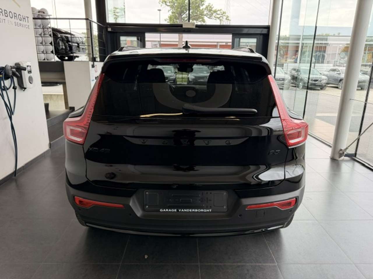 Volvo XC40 PLUS DARK BLACK EDITION  B3 HYBRIDE MHEV — foto 6 van 22