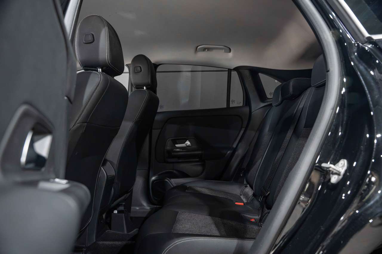 Mercedes-Benz GLA 180 (2021) — foto 16