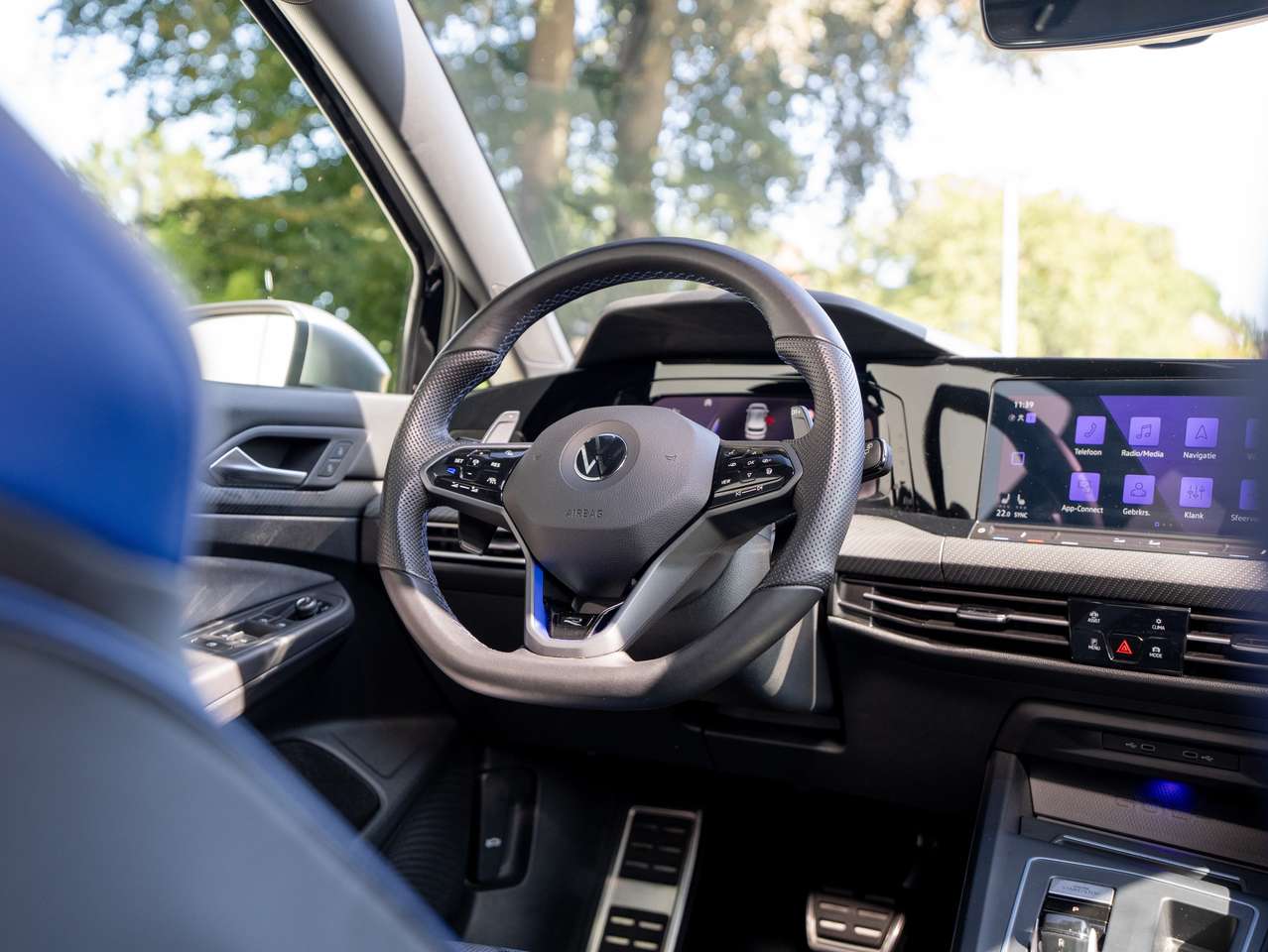 Volkswagen Golf R Golf 8 R - PANO/PERFORMANCE PACK/IQ-LIGHT/BLACKSTYLE/ZETELVERWARMING/DRIFT MODUS — foto 16 van 25