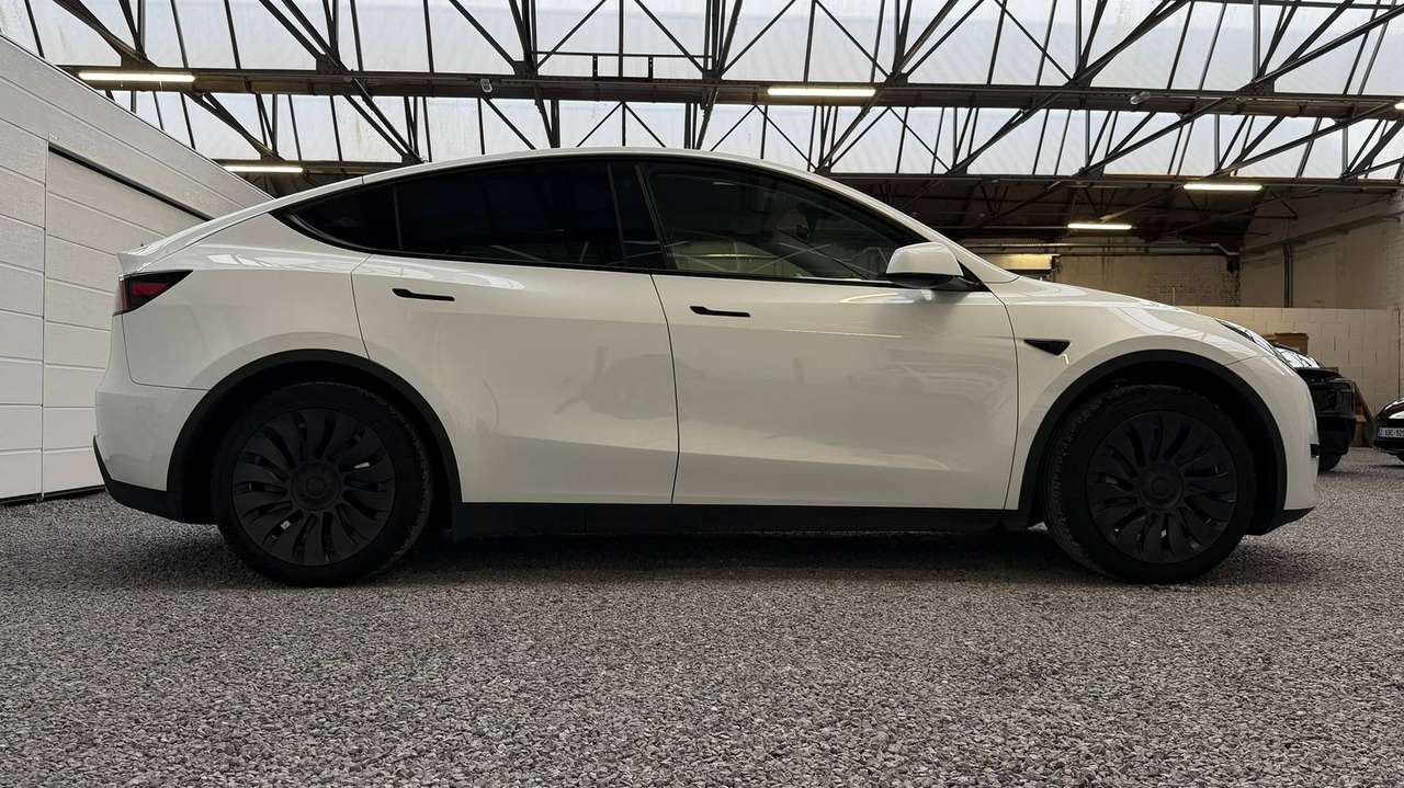 Tesla Model Y RWD | Tesla trekhaak | LFP | HW4 - FSD | BTW wagen | IN OPTIE — foto 4 van 25