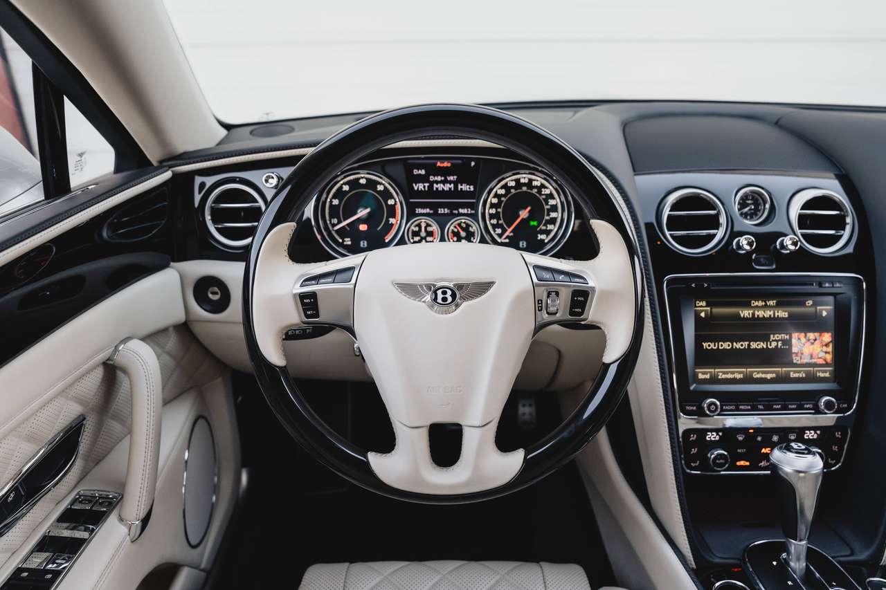 Bentley Flying Spur 4.0 V8 S - Mulliner Spec. - Bentley Historie — foto 8 van 25