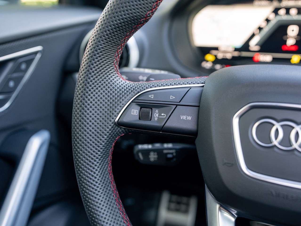 Audi SQ2 SQ2 - PANO/CAMERA/KEYLESS/MATRIX LED/APPLE CARPLAY/ACC/ZETELVERWARMING/ELEKTRISCHE KOFFER/GARANTIE 09.2029 — foto 18 van 21
