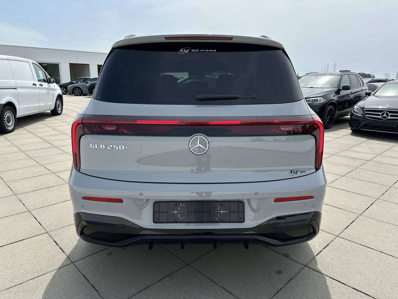 Mercedes-Benz GLB 250 + AMG LINE Electric Pano dak Memory Burmester 19" AMG — foto 6 van 19
