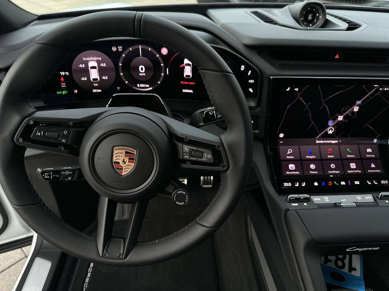 Porsche Cayenne ELECTRIC Trekhaak Pano Dak 22" Sport Design Pack Achterasbesturing — foto 9 van 19