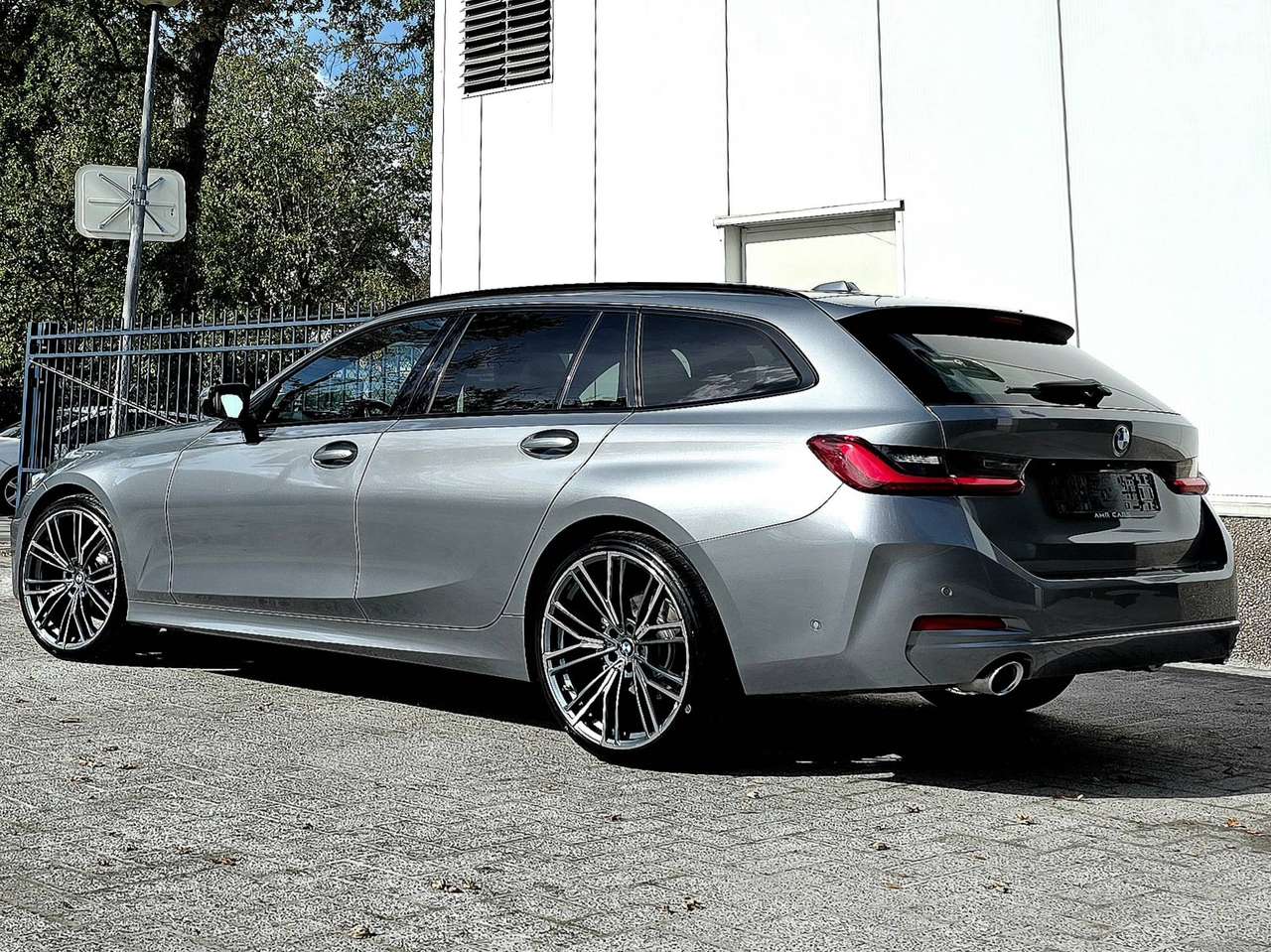BMW 318 DA Sportline-Cognac Leder-Elec.Seats Memory-Widescreen-PanoramischDak-AdaptLed-Ambiance-ComfortAcces-Camera-Hifi enz.. — foto 2 van 25