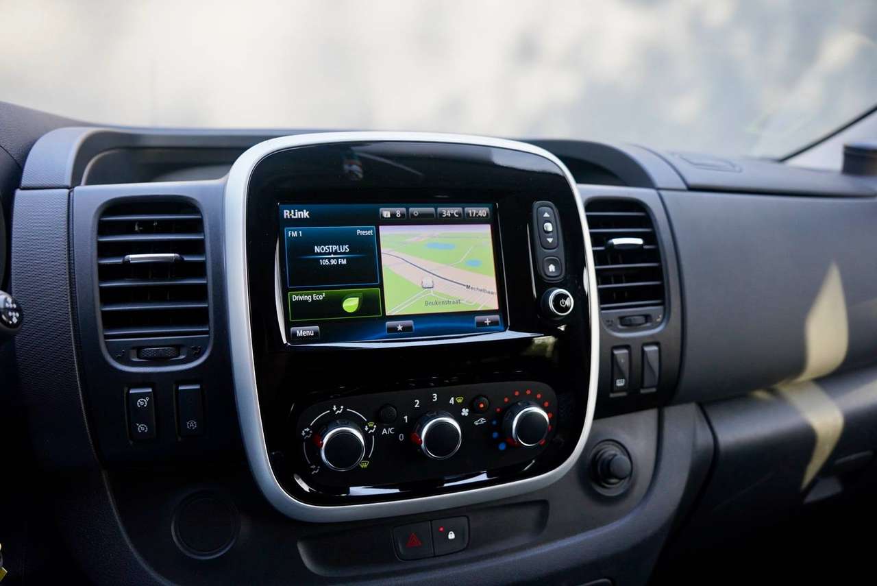 Renault Trafic 2.0 dCi 29 6 plaatsen lichte vracht — foto 21 van 25