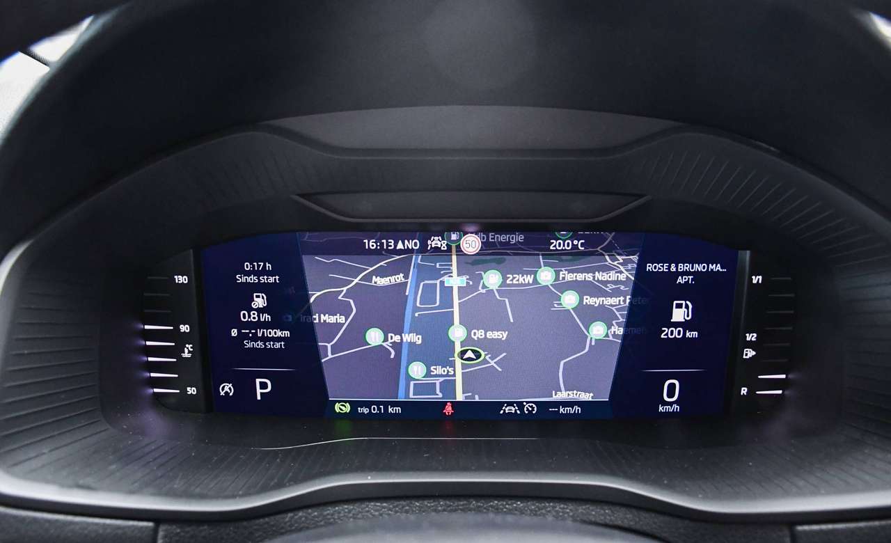 Skoda Karoq Karoq 1.5 TSI ACT Family DSG - NAVIGATIE / CAMERA / SMARTLINK / WINTERPACK / PDC / CC — foto 17 van 21