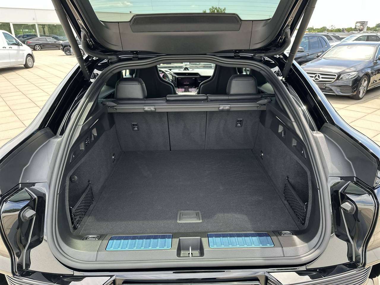 Porsche Cayenne Coupe ELECTRIC Trekhaak  adaptive Sportdesign 22" — foto 16 van 19
