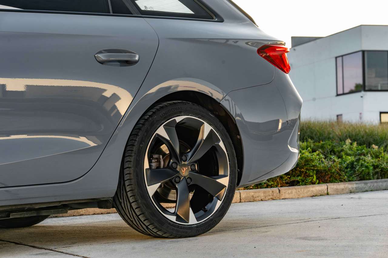 CUPRA Leon Leon ST 1.5 eTSI PHEV Business  Edition DSG — foto 8 van 25