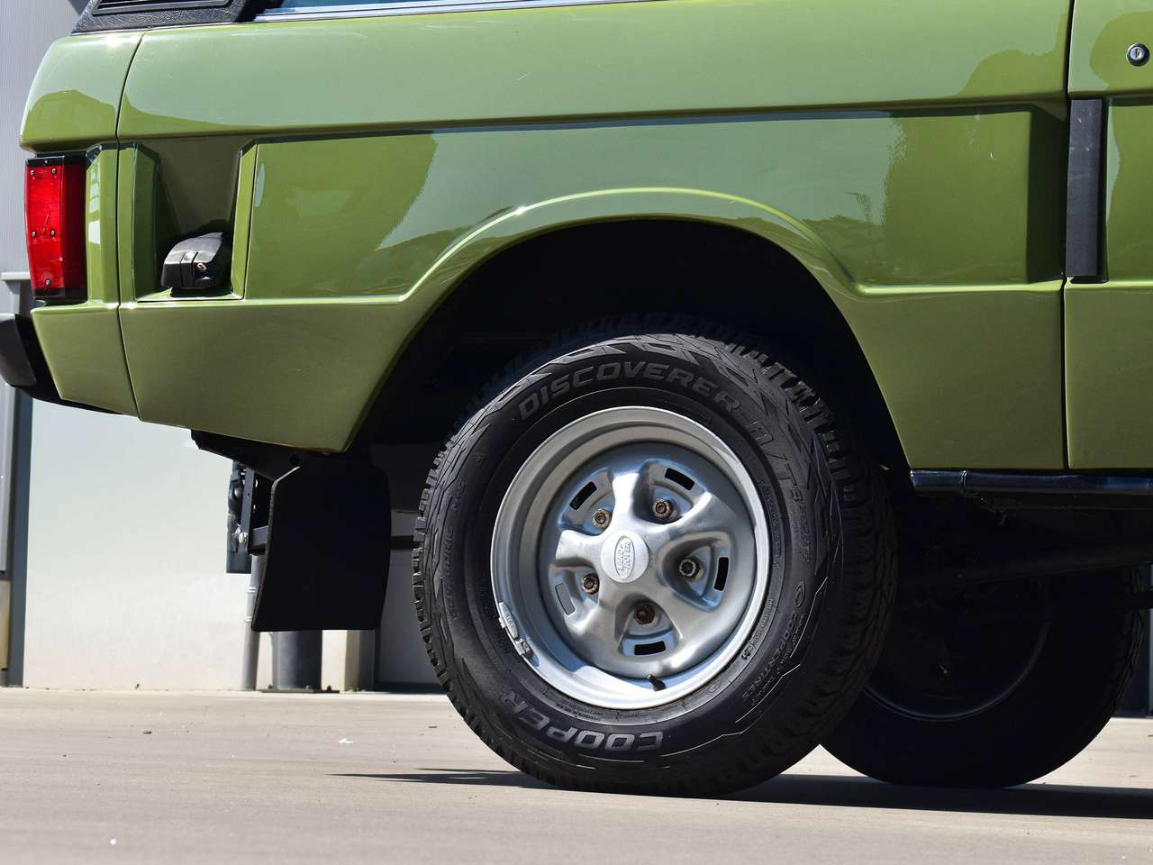 Land Rover Range Rover Classic V8 / Warwick Green / Restored / Suffix D — foto 12 van 19