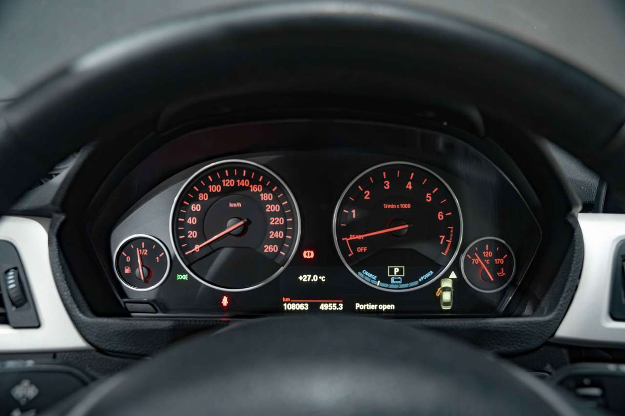 BMW 330 (2018) — foto 19