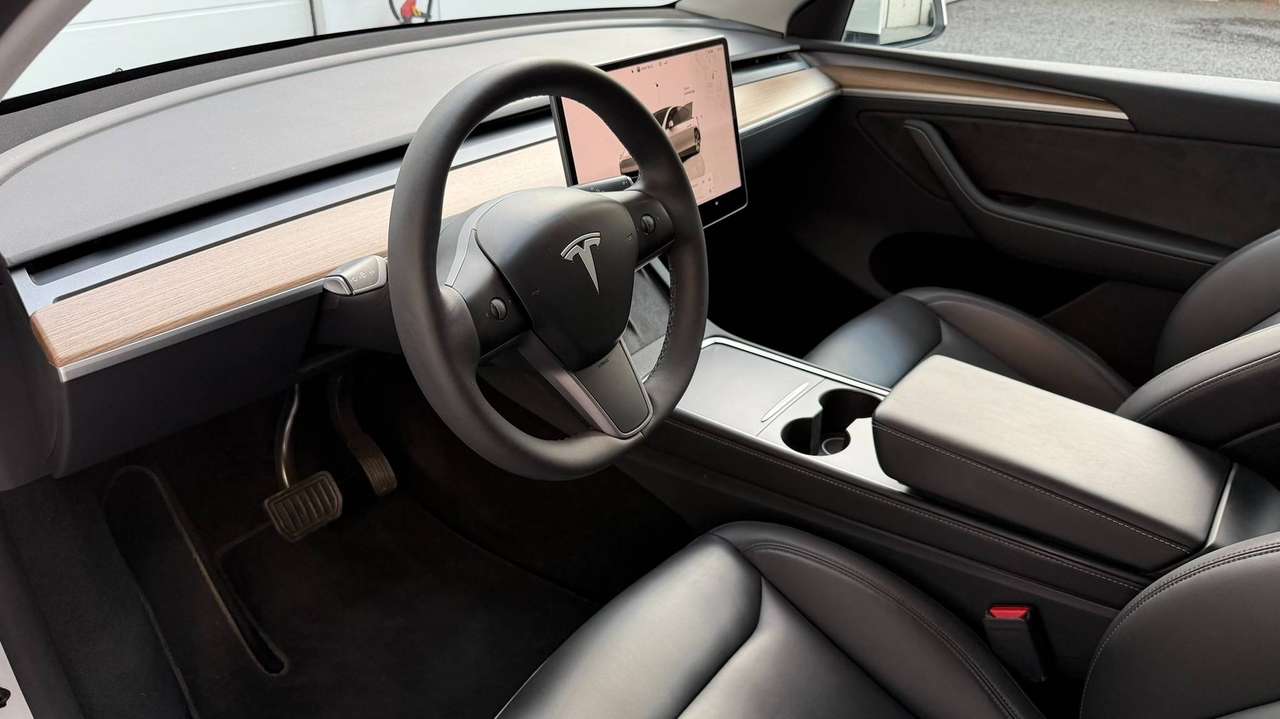 Tesla Model Y RWD | Tesla trekhaak | LFP | HW4 - FSD | BTW wagen | IN OPTIE — foto 20 van 25