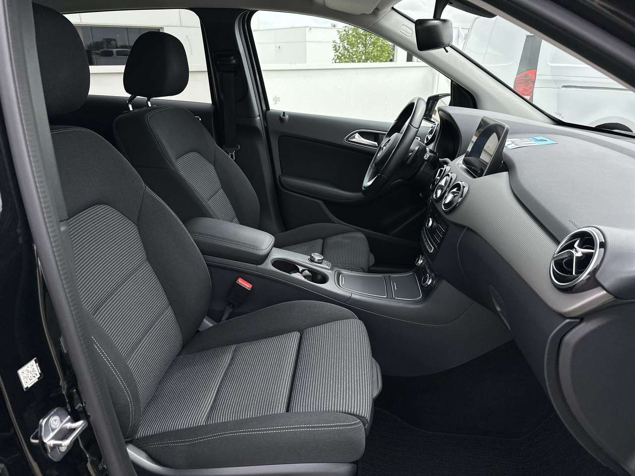 Mercedes-Benz B 180 B 180 PDC +Camera Privacy ramen  LED Verw. zetels — foto 9 van 18