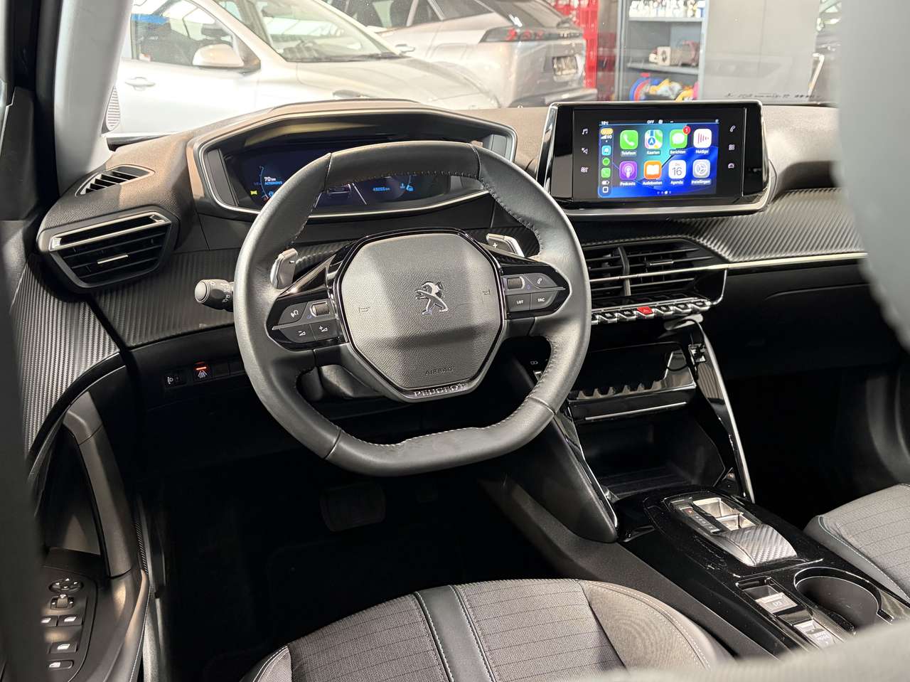 Peugeot 2008 1.2 PureTech Allure — foto 8 van 17
