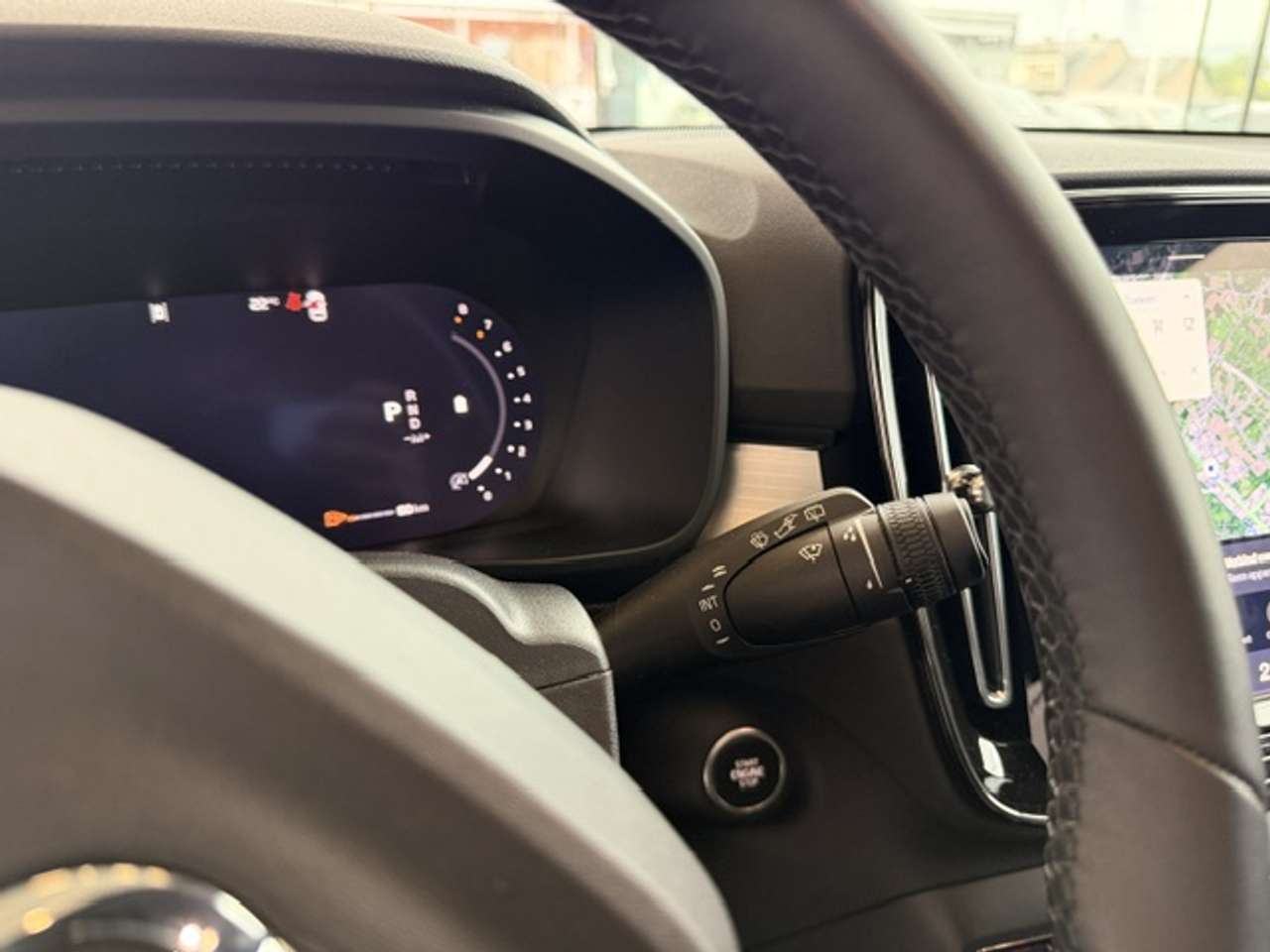 Volvo XC40 PLUS DARK BLACK EDITION  B3 HYBRIDE MHEV — foto 20 van 22