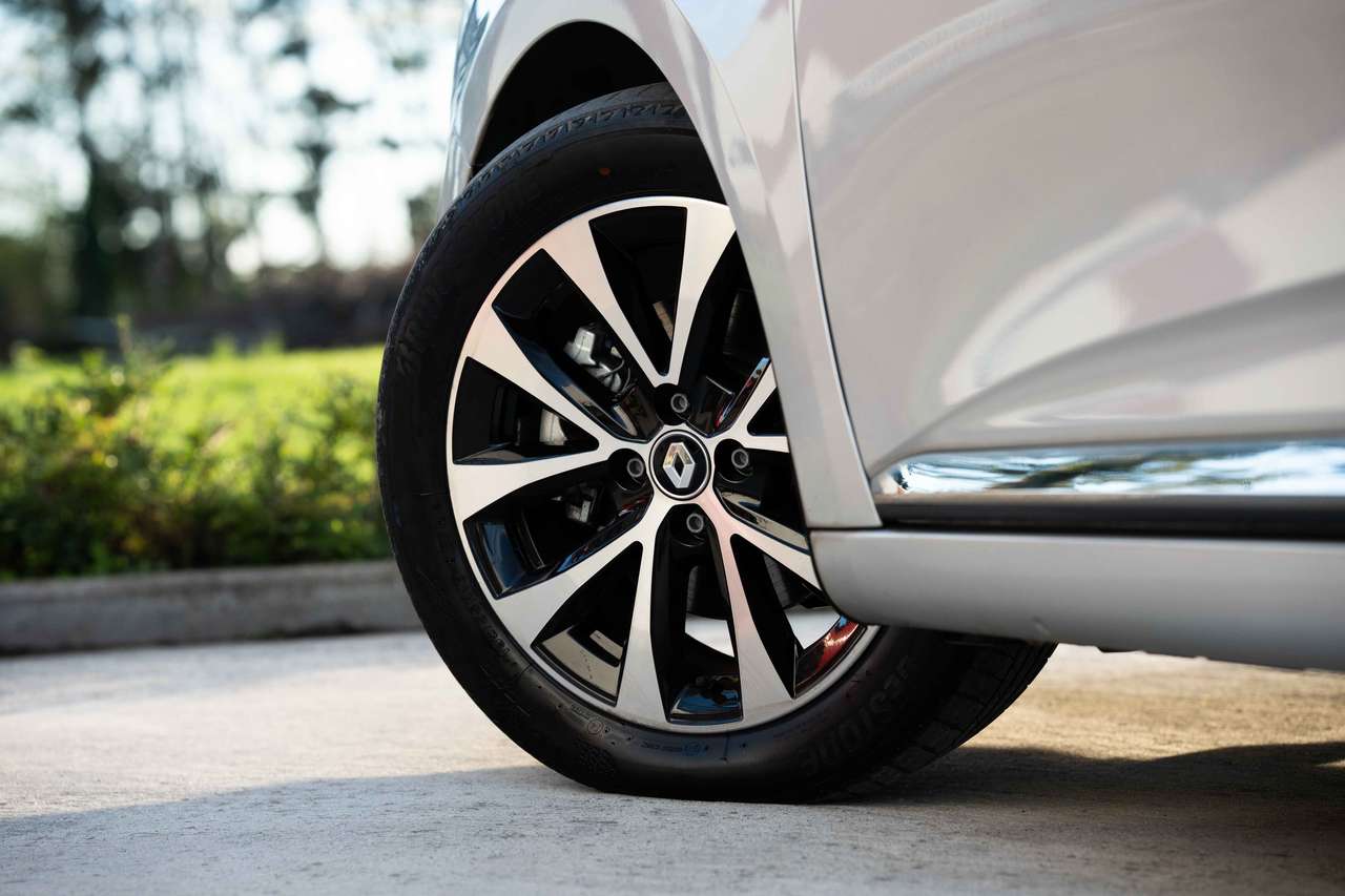 Renault Clio Clio Hybrid 1.6i E-TECH Techno — foto 13 van 25
