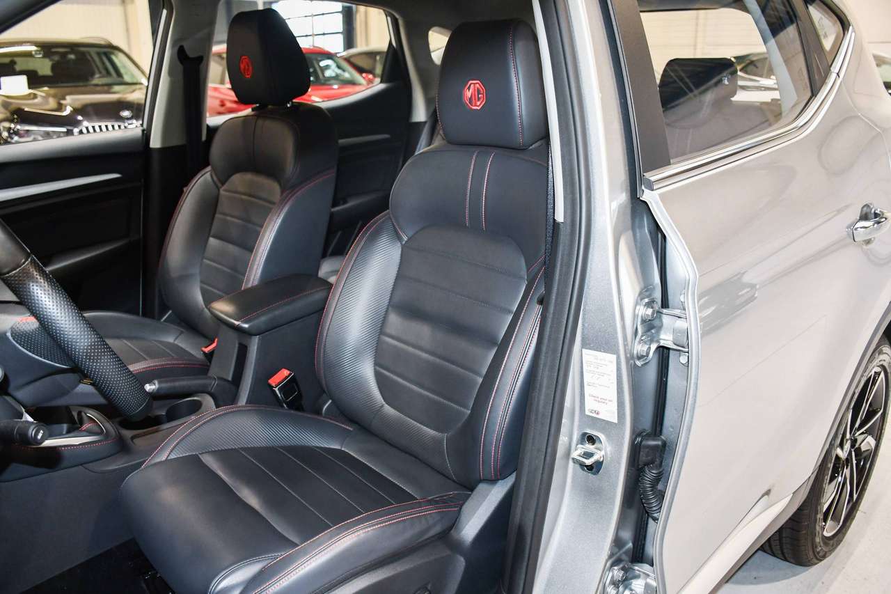 MG ZS ZS 1.5 VTi-Tech Luxury - LEDER / NAVIGATIE / CAMERA / SMARTLINK / PDC / CC — foto 19 van 21